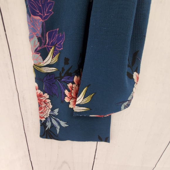 Windsor High Neck Open Back with Bow Tie Back Fitted Crop Top EUC Large - Picture 4 of 4